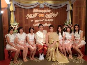 ชุดไทยเพื่อนเจ้าสาว เช่าที่แบมบี้ เวดดิ้ง ห้วยขวาง